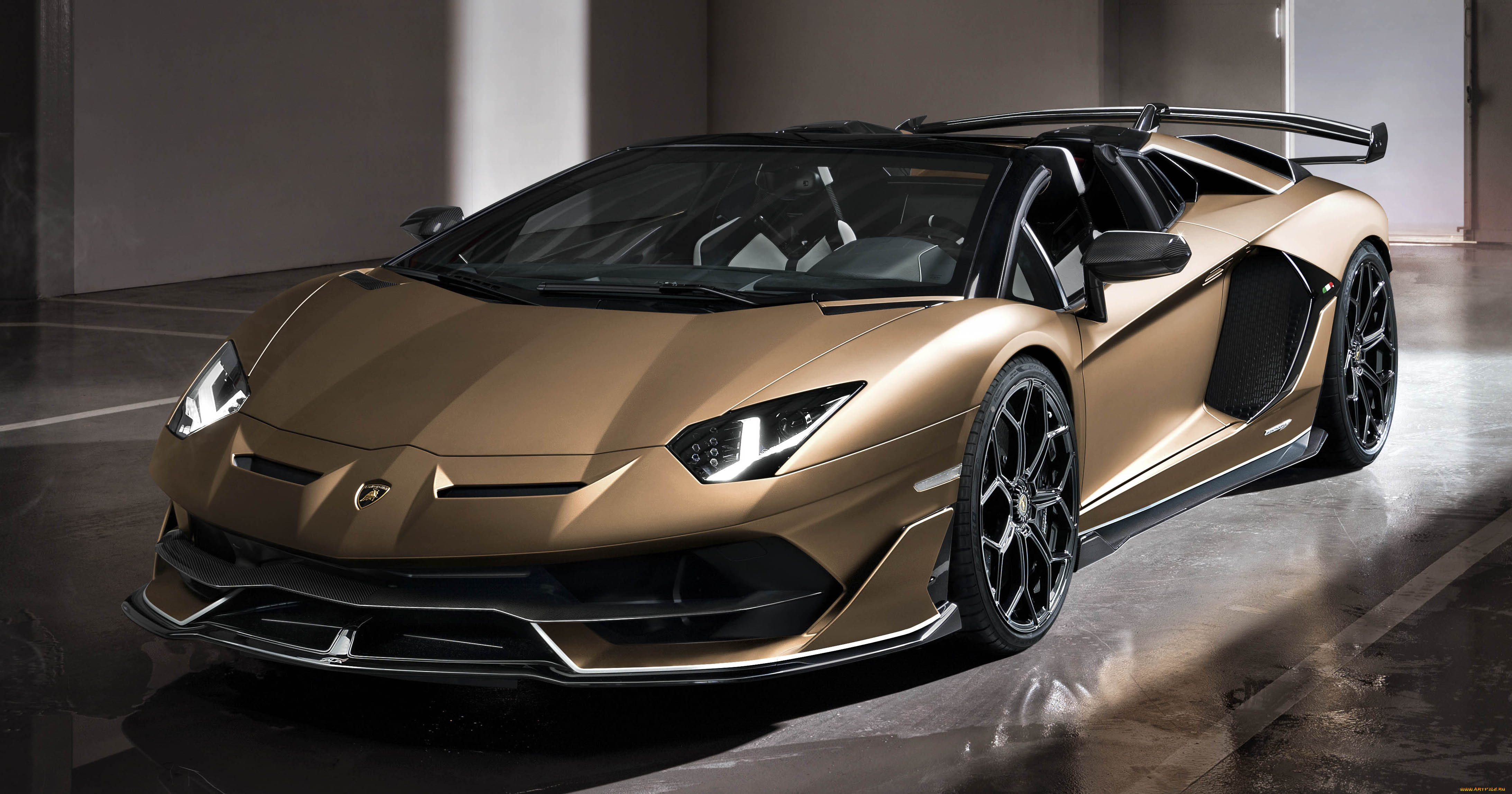 Lamborghini авентадор 2020